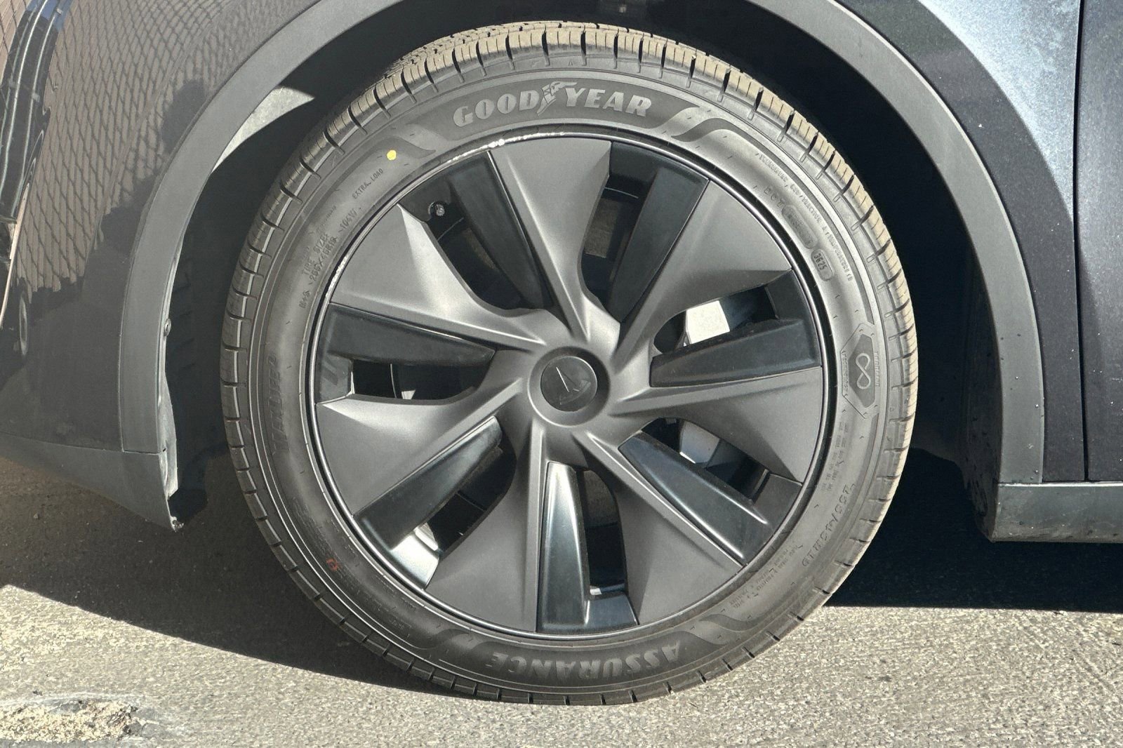 Used 2025 Tesla Model Y Long Range image 27