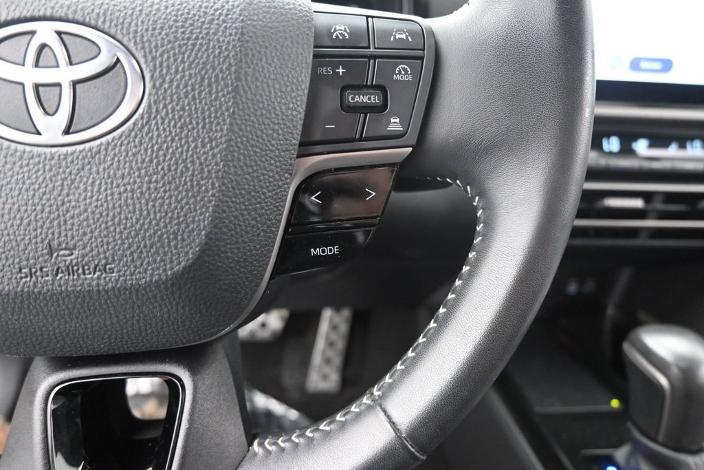 Used 2025 Toyota Camry SE FWD image 33