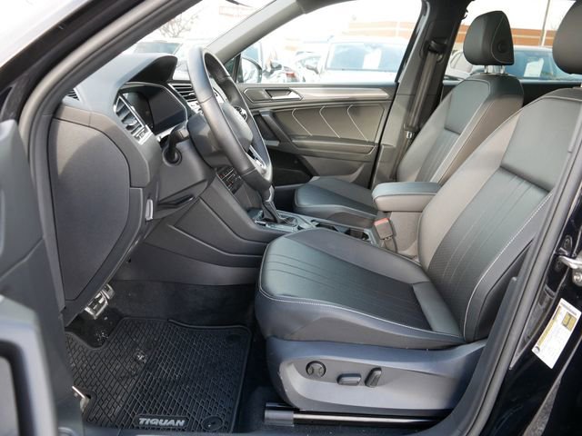 Certified 2024 Volkswagen Tiguan SE R-Line image 13