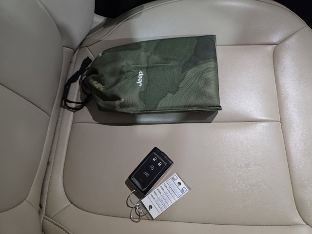 Used 2024 Jeep Grand Cherokee L Limited image 9