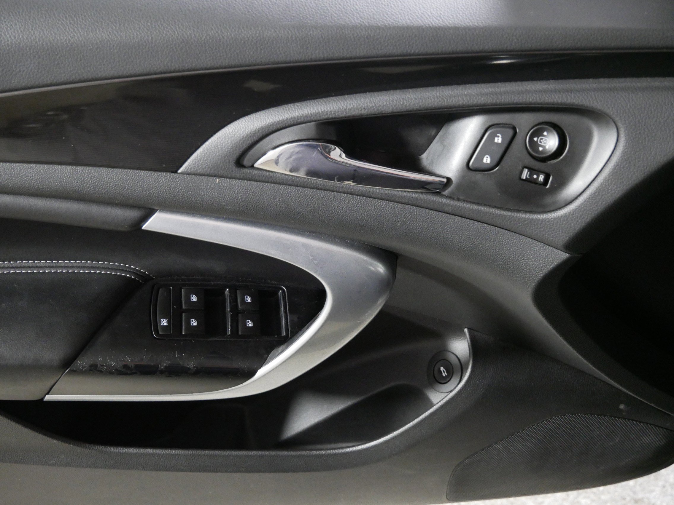 Used 2016 Buick Regal Sport Touring image 19