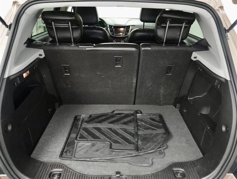 Used 2018 Chevrolet Trax LT w/ LT Convenience Package FWD image 39