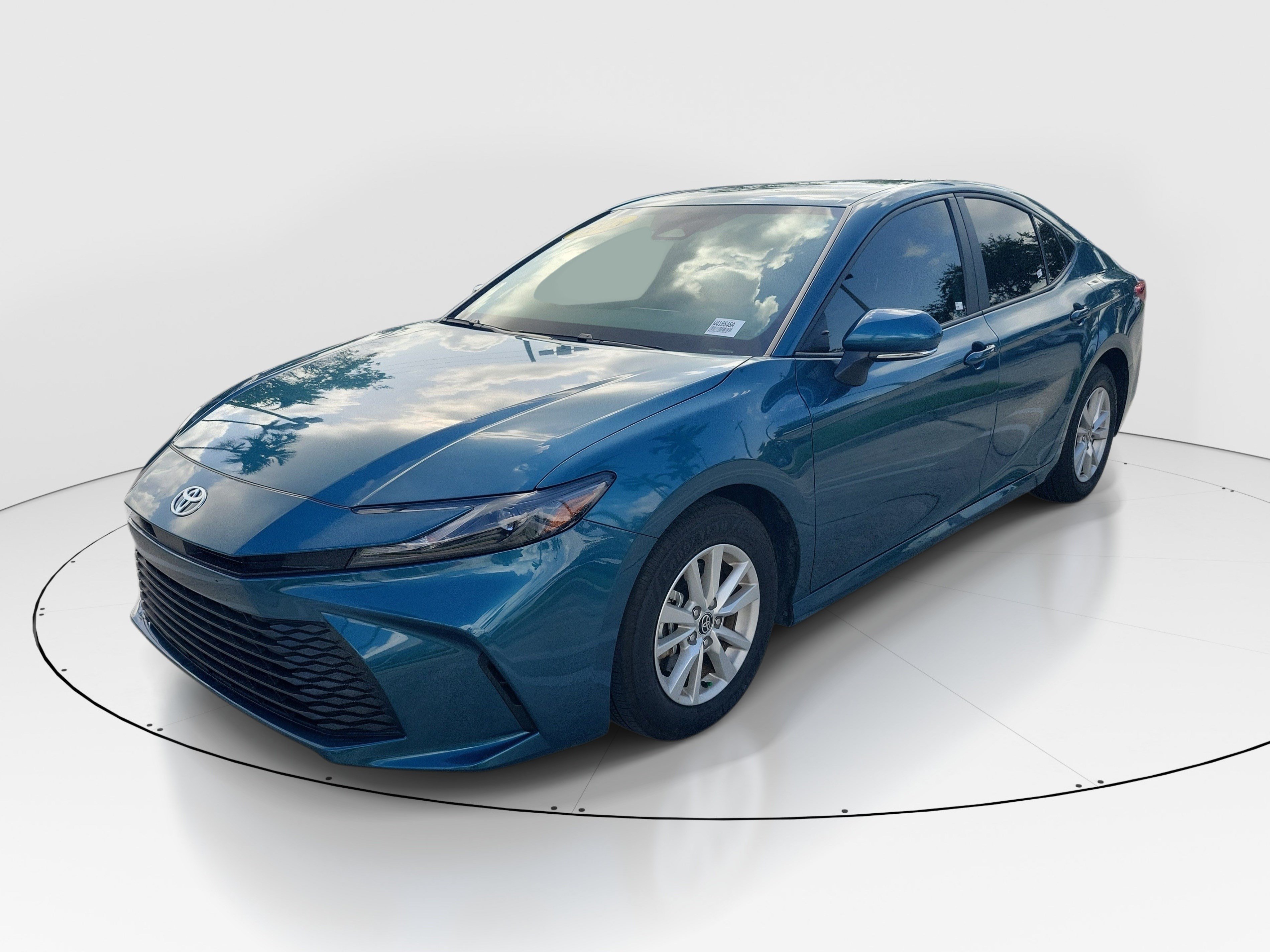 Used 2025 Toyota Camry LE FWD image 3