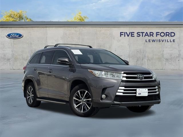 Used 2017 Toyota Highlander XLE image 2