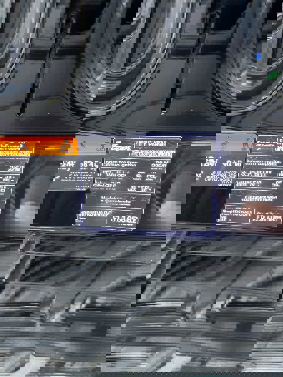 Used 2022 Porsche Taycan 4S image 10