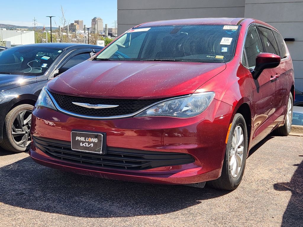 Used 2017 Chrysler Pacifica Touring w/ Tire & Wheel Group FWD image 17