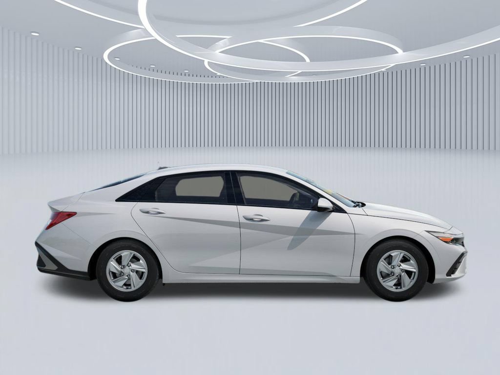 New 2026 Hyundai Elantra SE FWD image 7