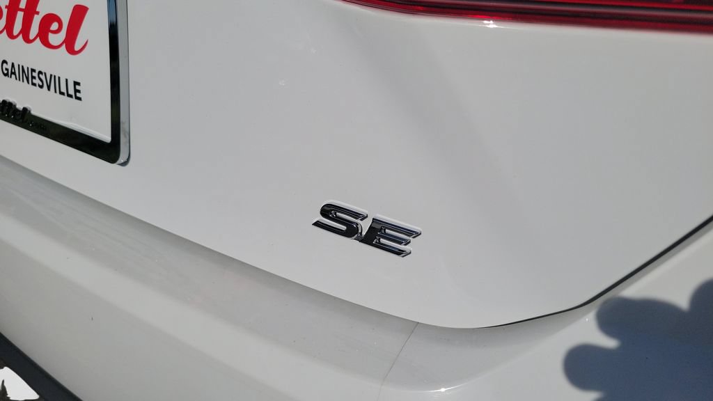 Used 2026 Toyota Camry SE FWD image 11