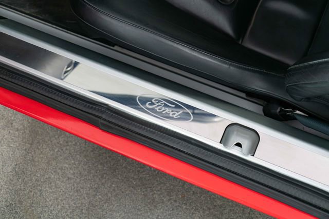 Used 2005 Ford GT image 16