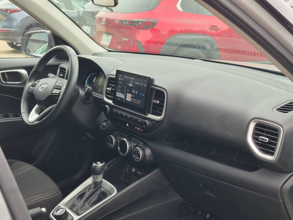 Used 2025 Hyundai Venue SEL FWD image 23