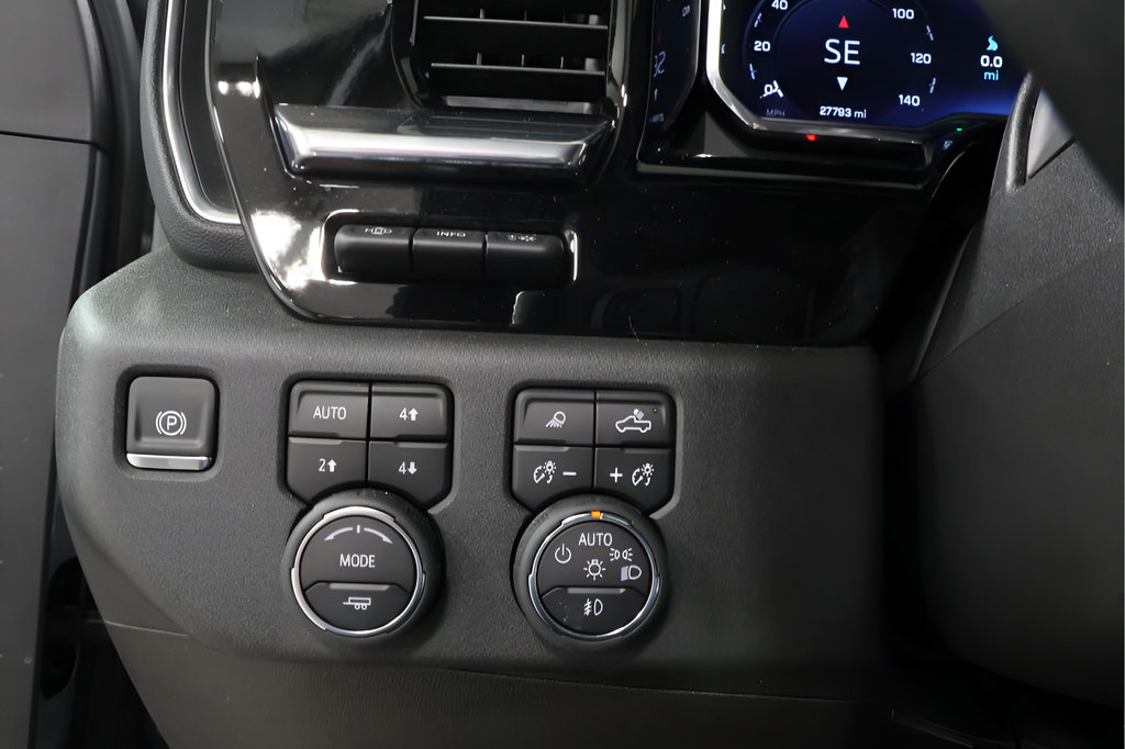 Used 2025 Chevrolet Silverado 2500 High Country w/ Technology Package AWD/4WD image 19
