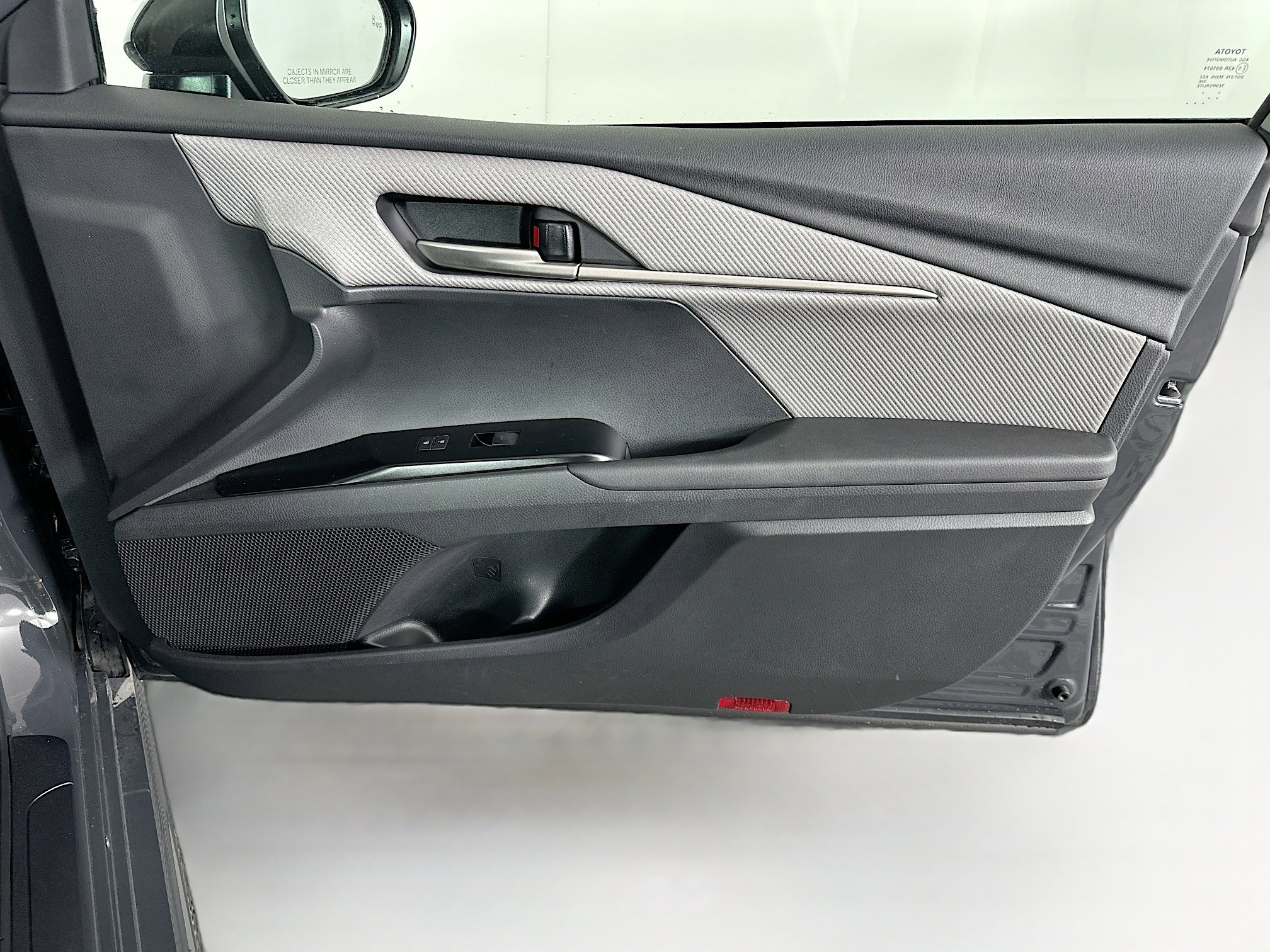 Used 2025 Toyota Camry SE image 32