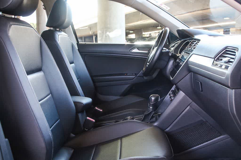 Used 2019 Volkswagen Tiguan SE w/ Panoramic Sunroof Package AWD/4WD image 18