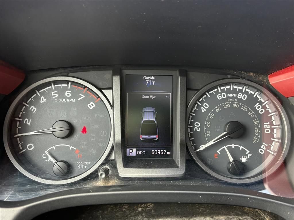 Used 2018 Toyota Tacoma TRD Sport AWD/4WD image 9
