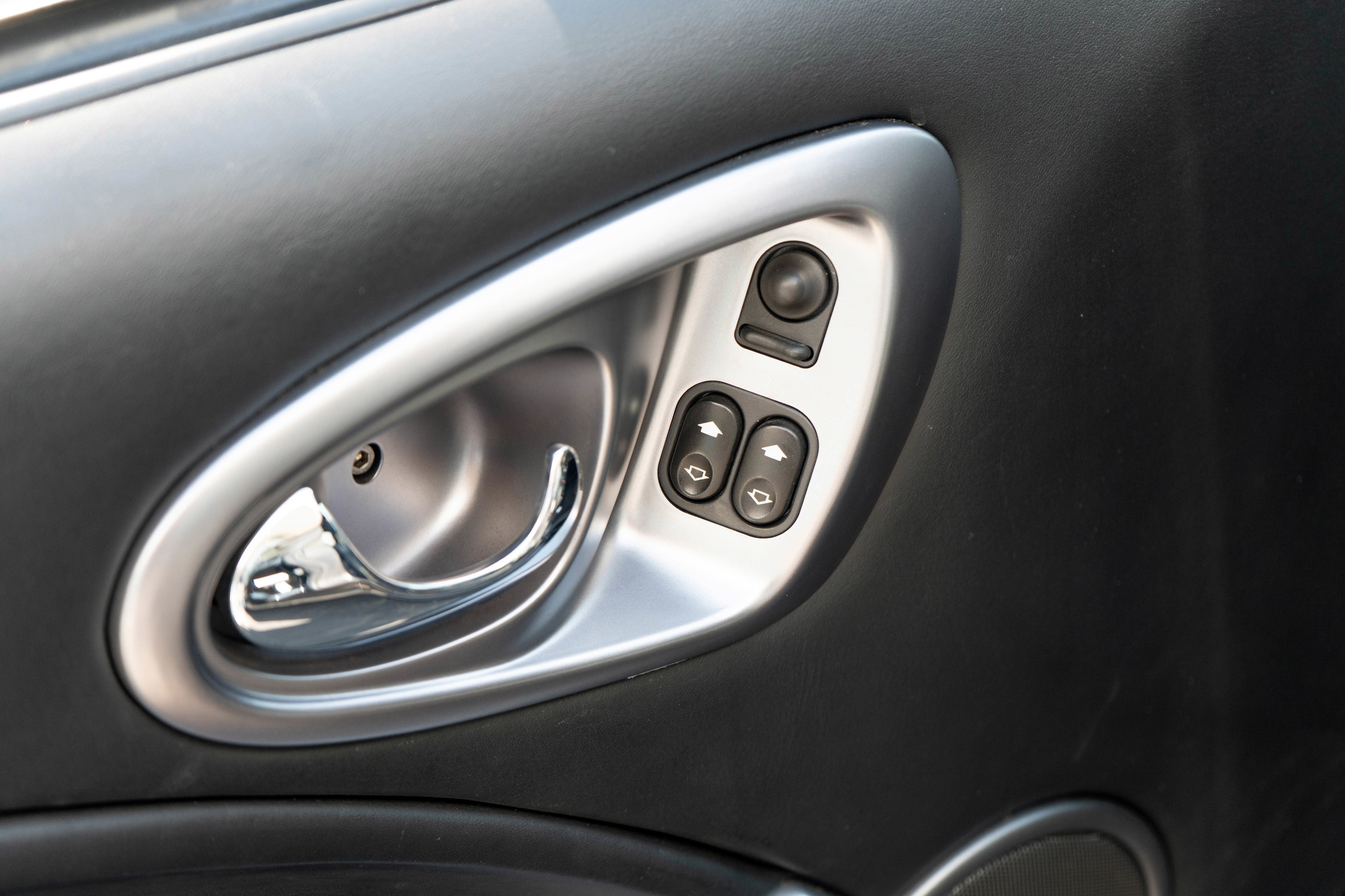 Used 2002 Aston Martin Vanquish image 16