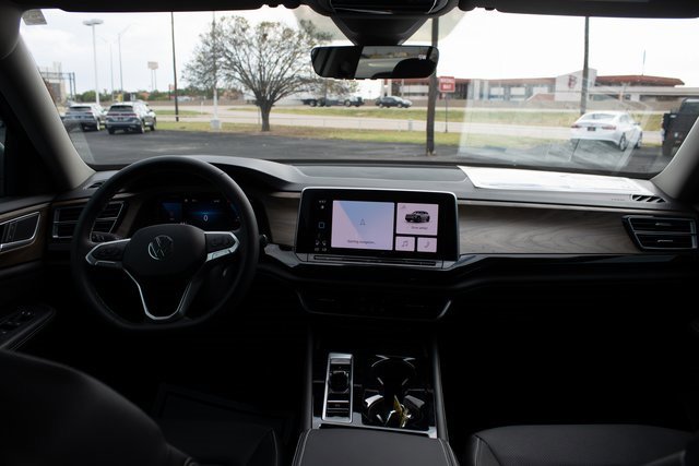 Used 2024 Volkswagen Atlas SE image 26