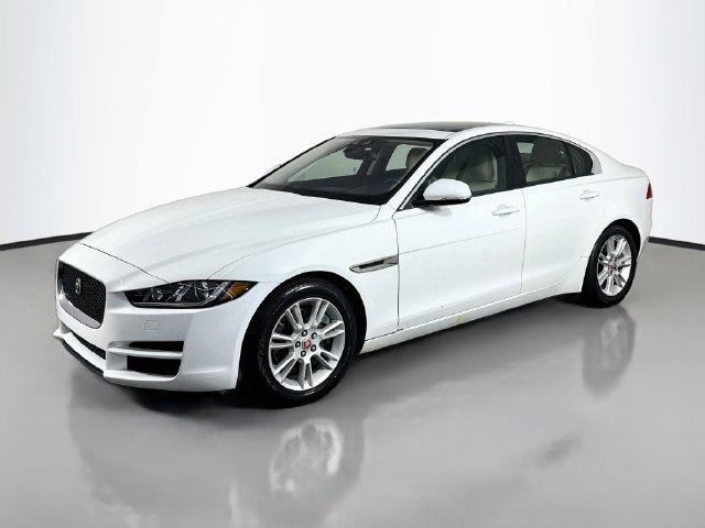 Used 2017 Jaguar XE Premium RWD image 4