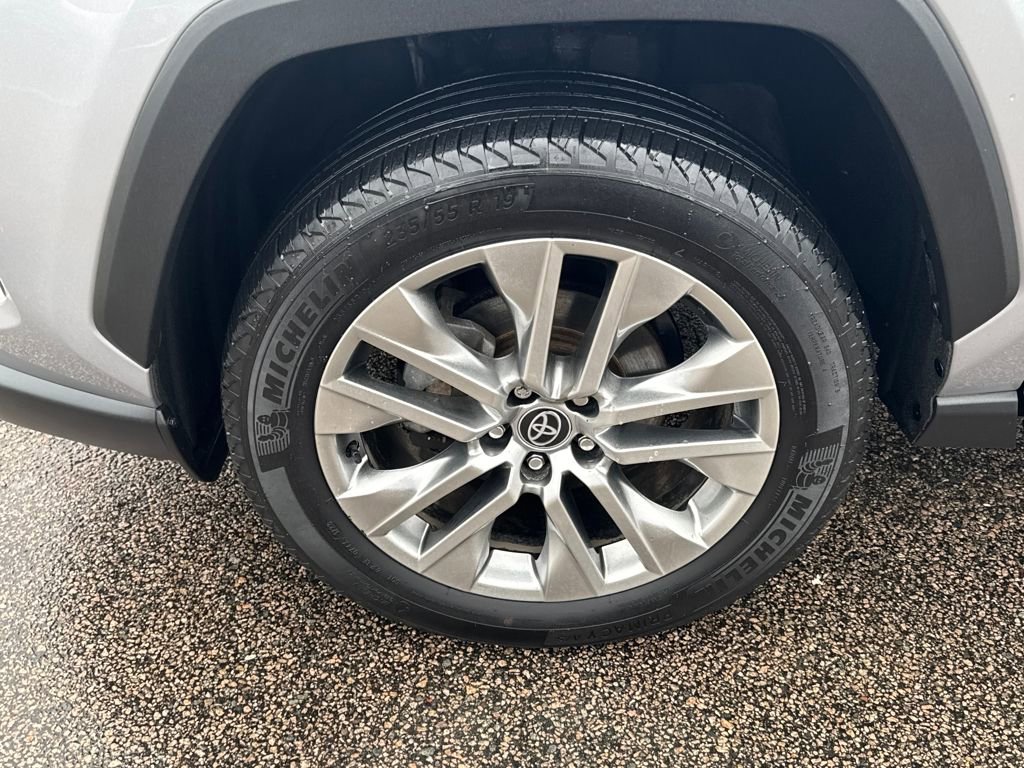 Used 2023 Toyota RAV4 XLE Premium image 39