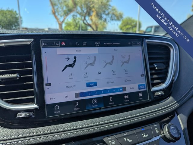 Used 2025 Chrysler Pacifica Premium FWD image 29