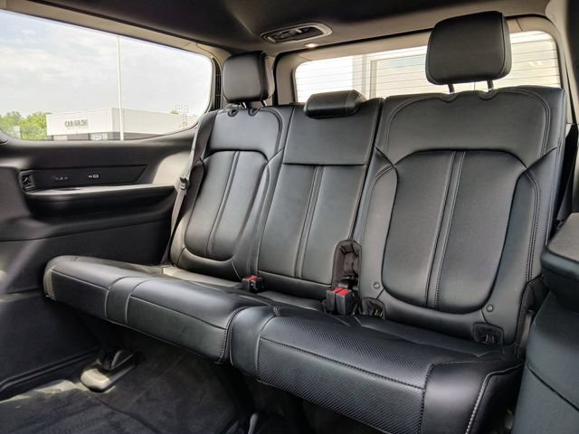 Used 2023 Jeep Wagoneer Series III w/ Preferred Equipment Group AWD/4WD image 16