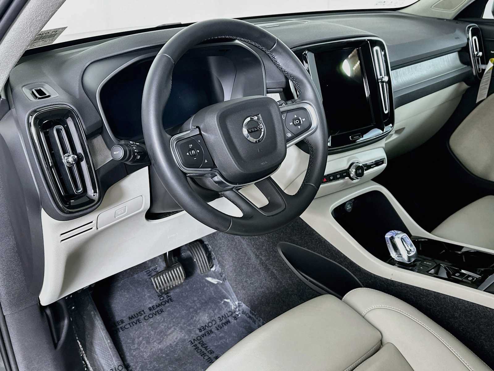 Used 2026 Volvo XC40 B5 Ultra w/ Climate Package AWD/4WD image 9