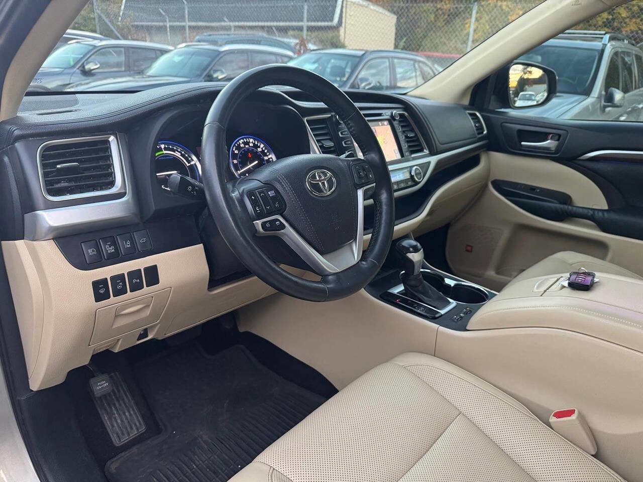 Used 2015 Toyota Highlander Limited Platinum image 26