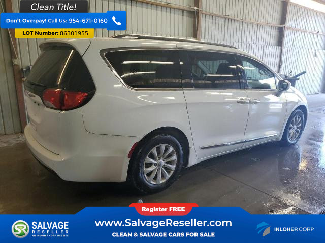 Used 2018 Chrysler Pacifica Touring-L image 4