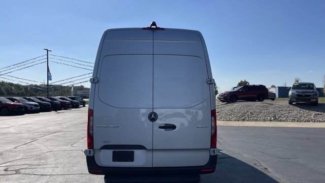 Used 2024 Mercedes-Benz Sprinter 2500 image 4