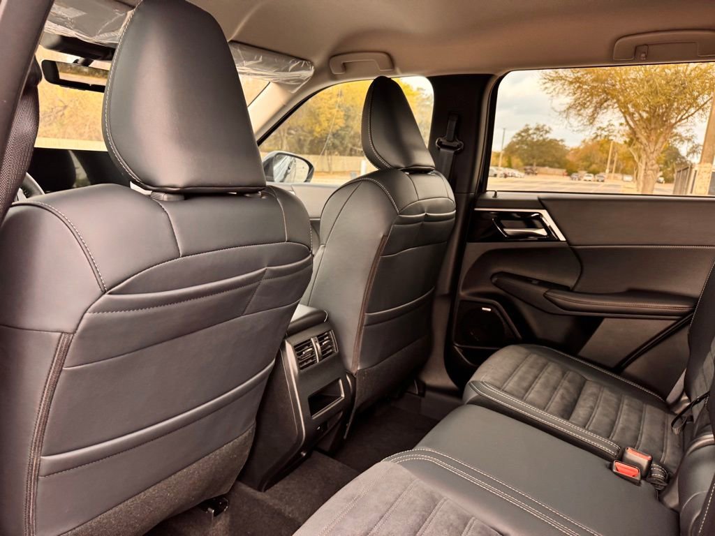 New 2026 Mitsubishi Outlander SE FWD image 17