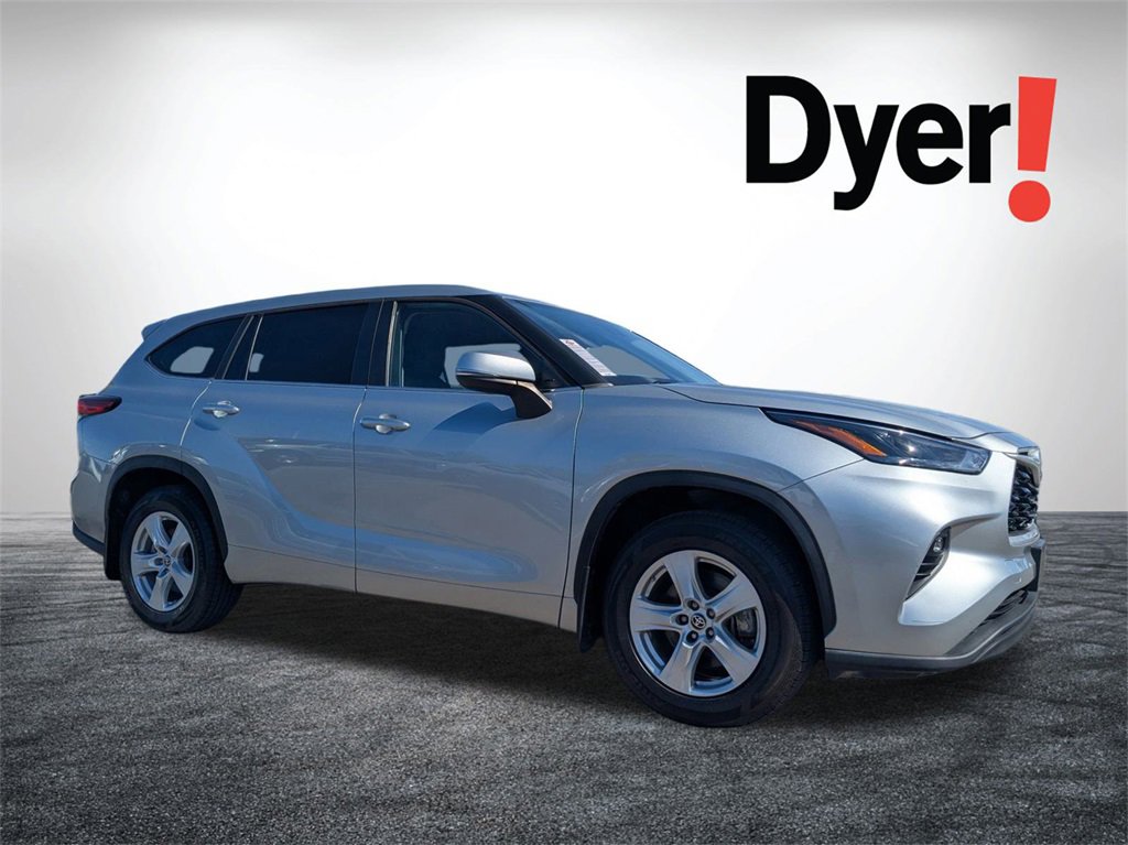Used 2023 Toyota Highlander LE image 2