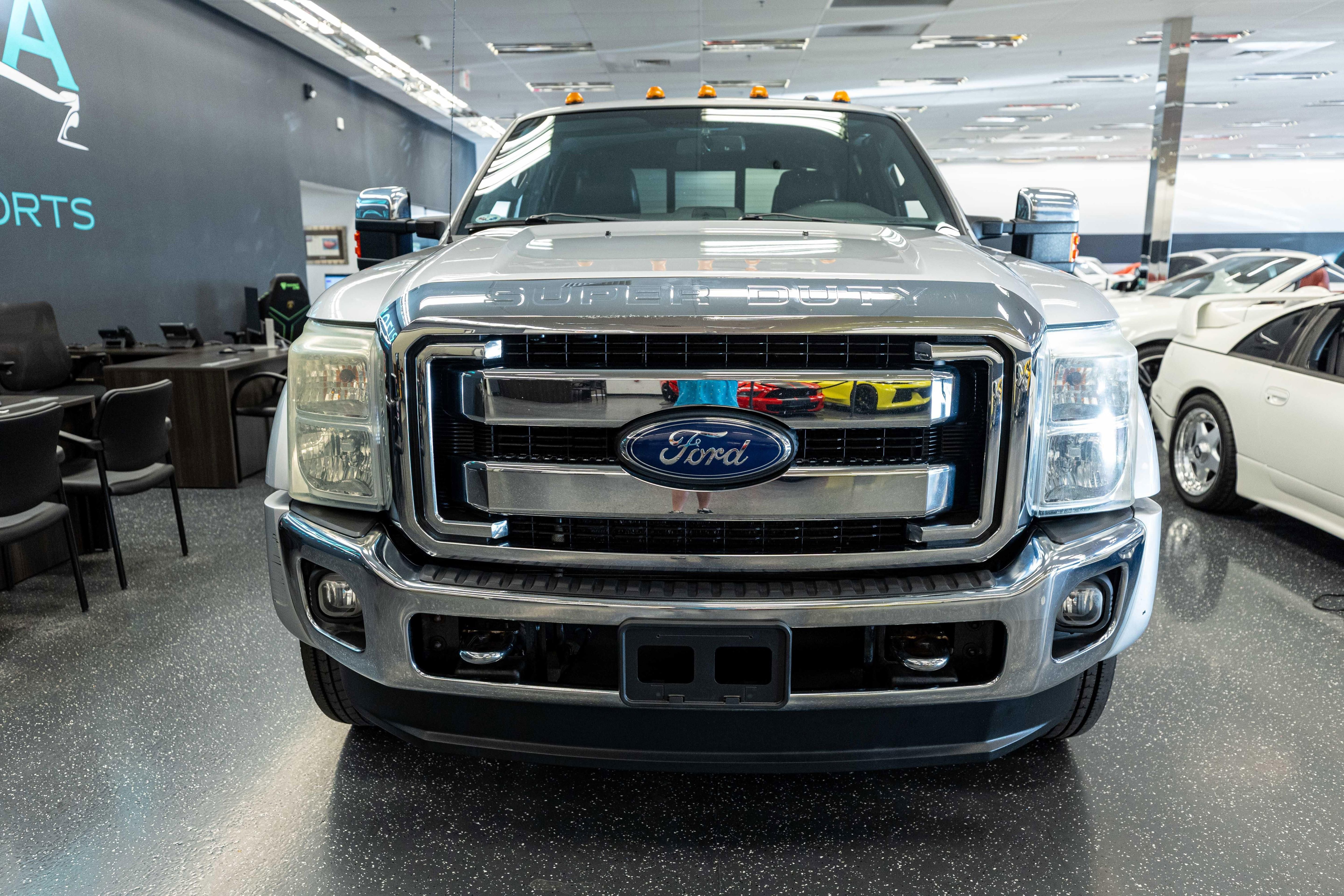 Used 2016 Ford F450 Lariat w/ Lariat Ultimate Package AWD/4WD image 2
