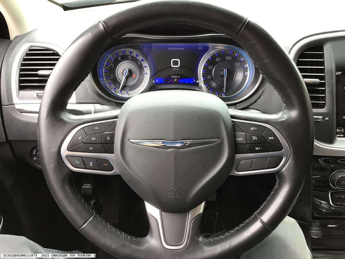 Used 2022 Chrysler 300 Touring L RWD image 8