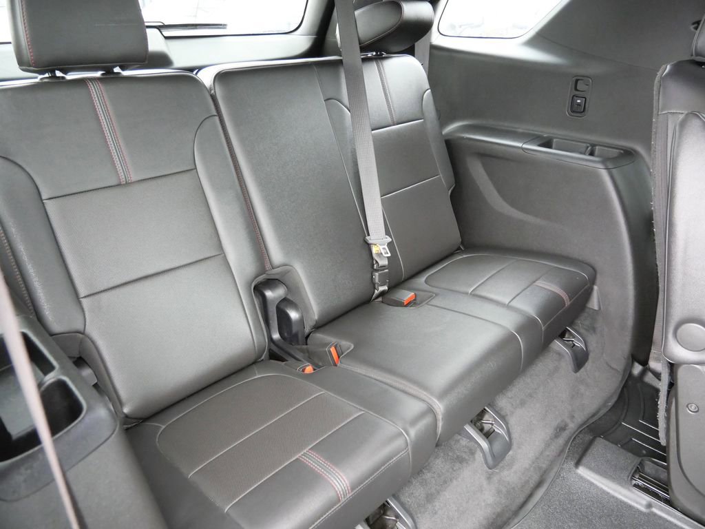 Used 2023 Chevrolet Traverse RS image 19
