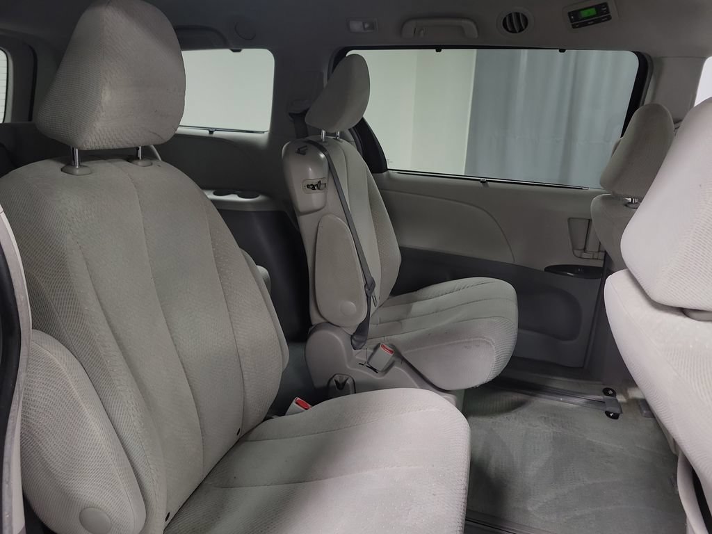 Used 2014 Toyota Sienna LE FWD image 27