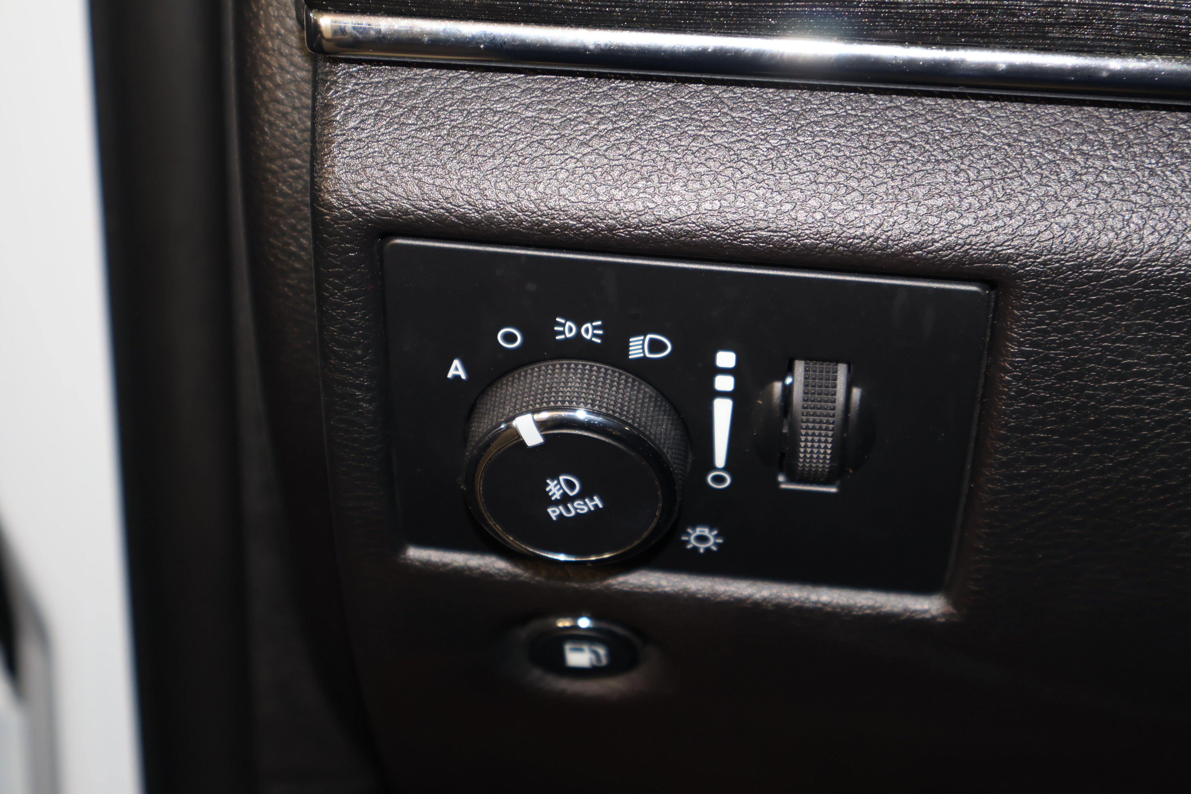 Used 2020 Jeep Grand Cherokee Trailhawk w/ Trailhawk Luxury Group image 36