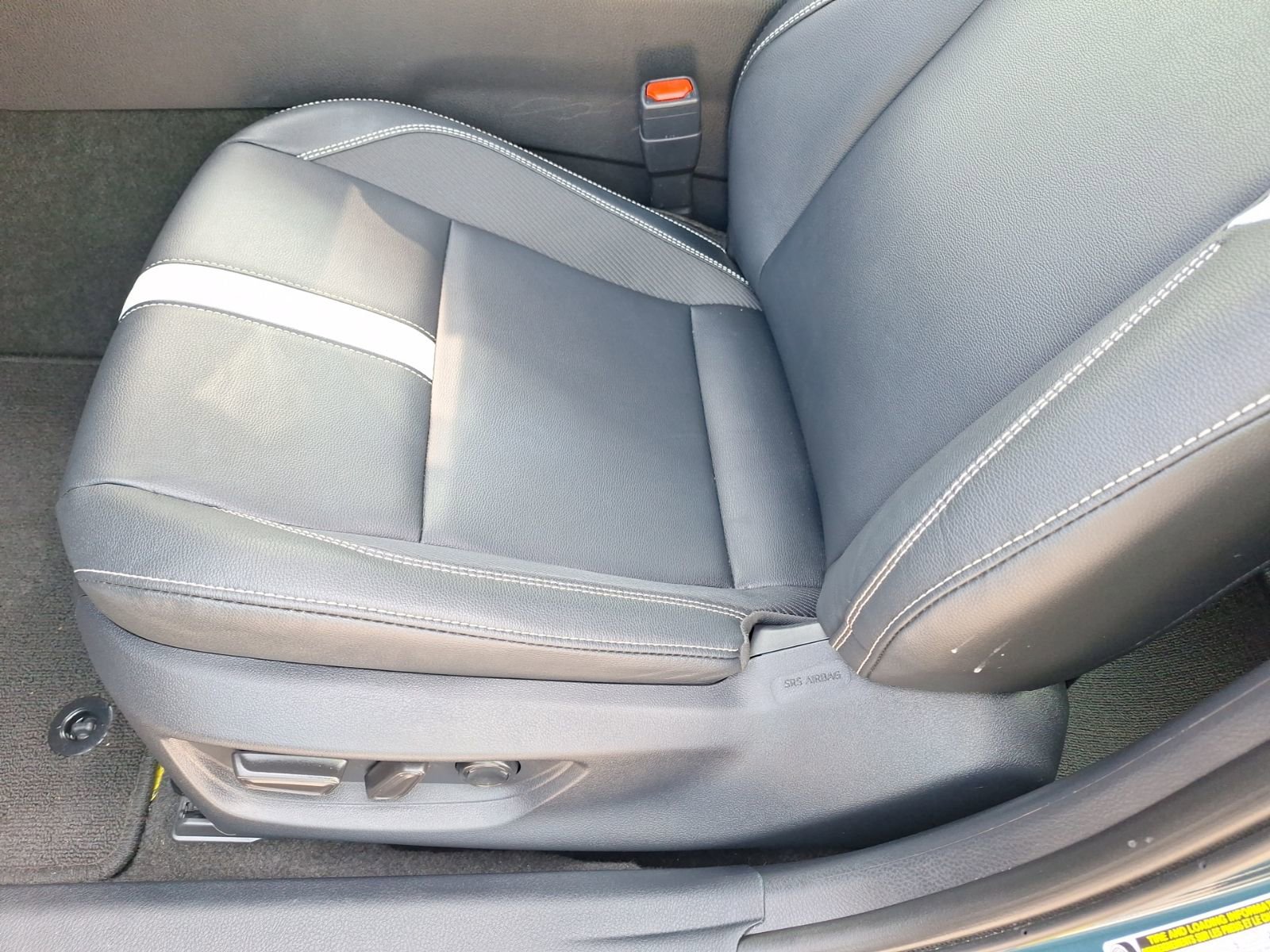 Used 2025 Toyota Camry SE w/ Convenience Package FWD image 15