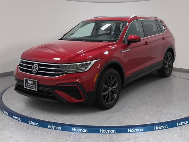Used 2023 Volkswagen Tiguan SE w/ Panoramic Sunroof Package AWD/4WD image 1