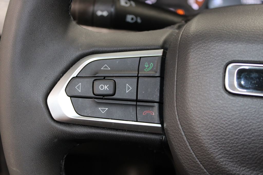 Used 2025 Jeep Compass Latitude image 19