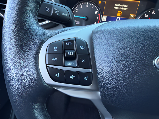 Used 2022 Ford Explorer XLT w/ Equipment Group 202A AWD/4WD image 18