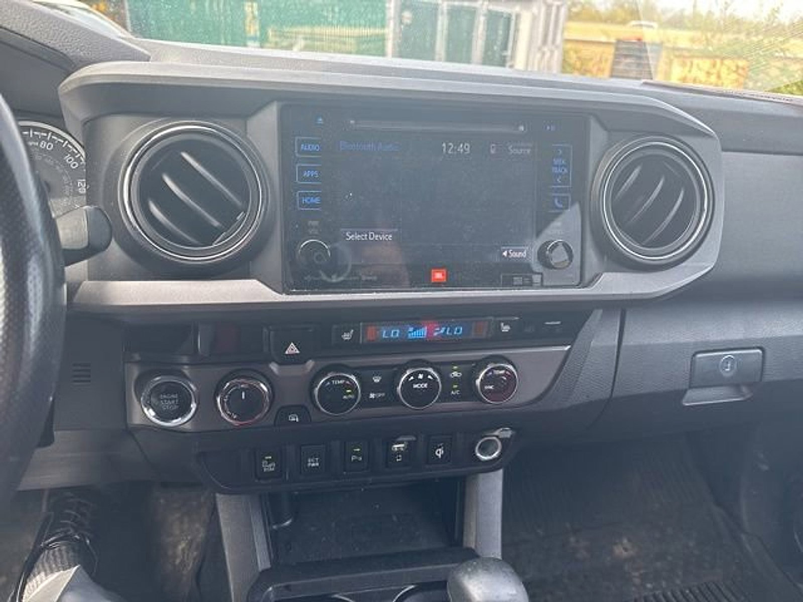 Used 2017 Toyota Tacoma TRD Sport image 18