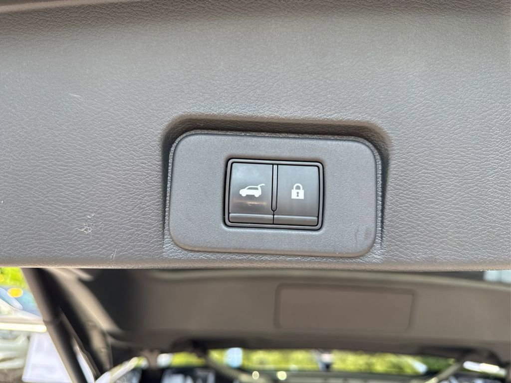 Used 2022 Nissan Rogue SL w/ SL Premium Package image 14