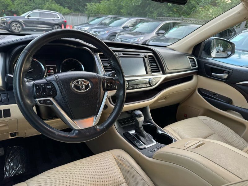 Used 2014 Toyota Highlander Limited AWD/4WD image 13