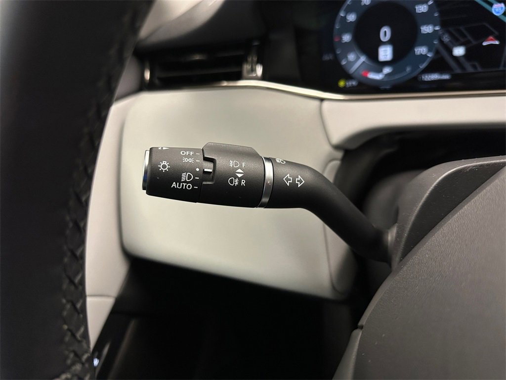 Used 2025 Land Rover Range Rover Evoque S image 19