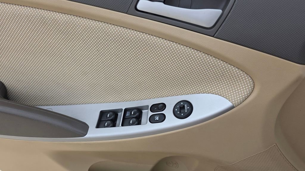 Used 2014 Hyundai Accent GLS image 16