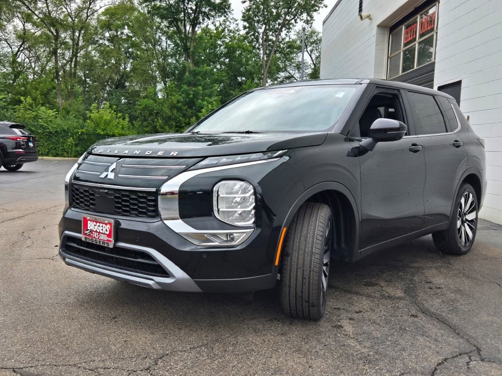 New 2025 Mitsubishi Outlander SE image 3