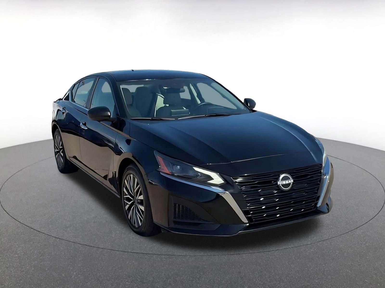 Used 2025 Nissan Altima 2.5 SV image 3