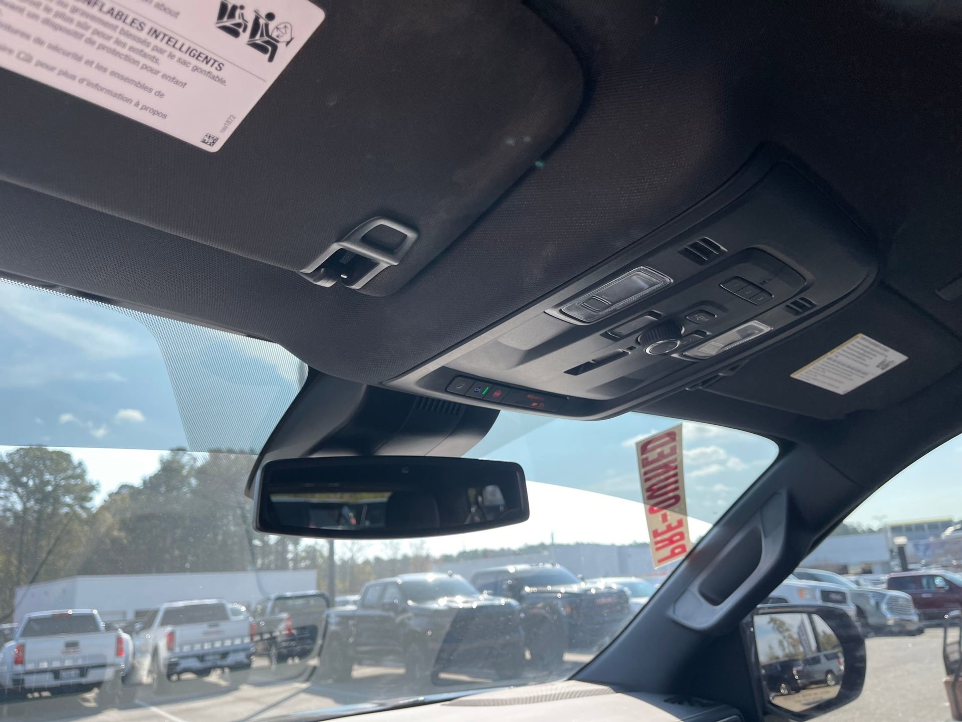 Used 2024 GMC Yukon XL SLT w/ SLT Luxury Package image 19