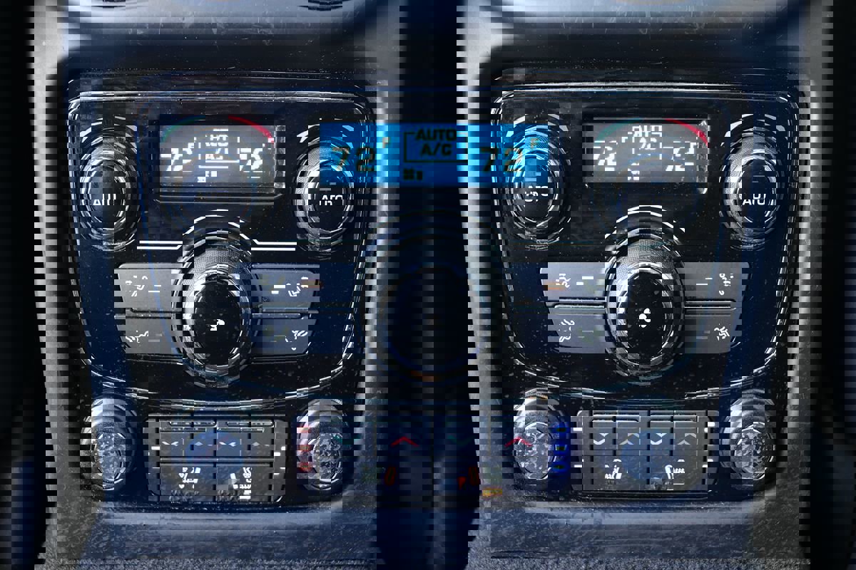 Used 2019 Jaguar XJ L Portfolio image 34