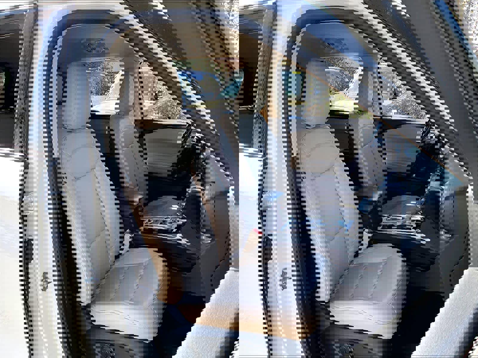 Used 2020 Ford Explorer XLT w/ Equipment Group 202A image 9