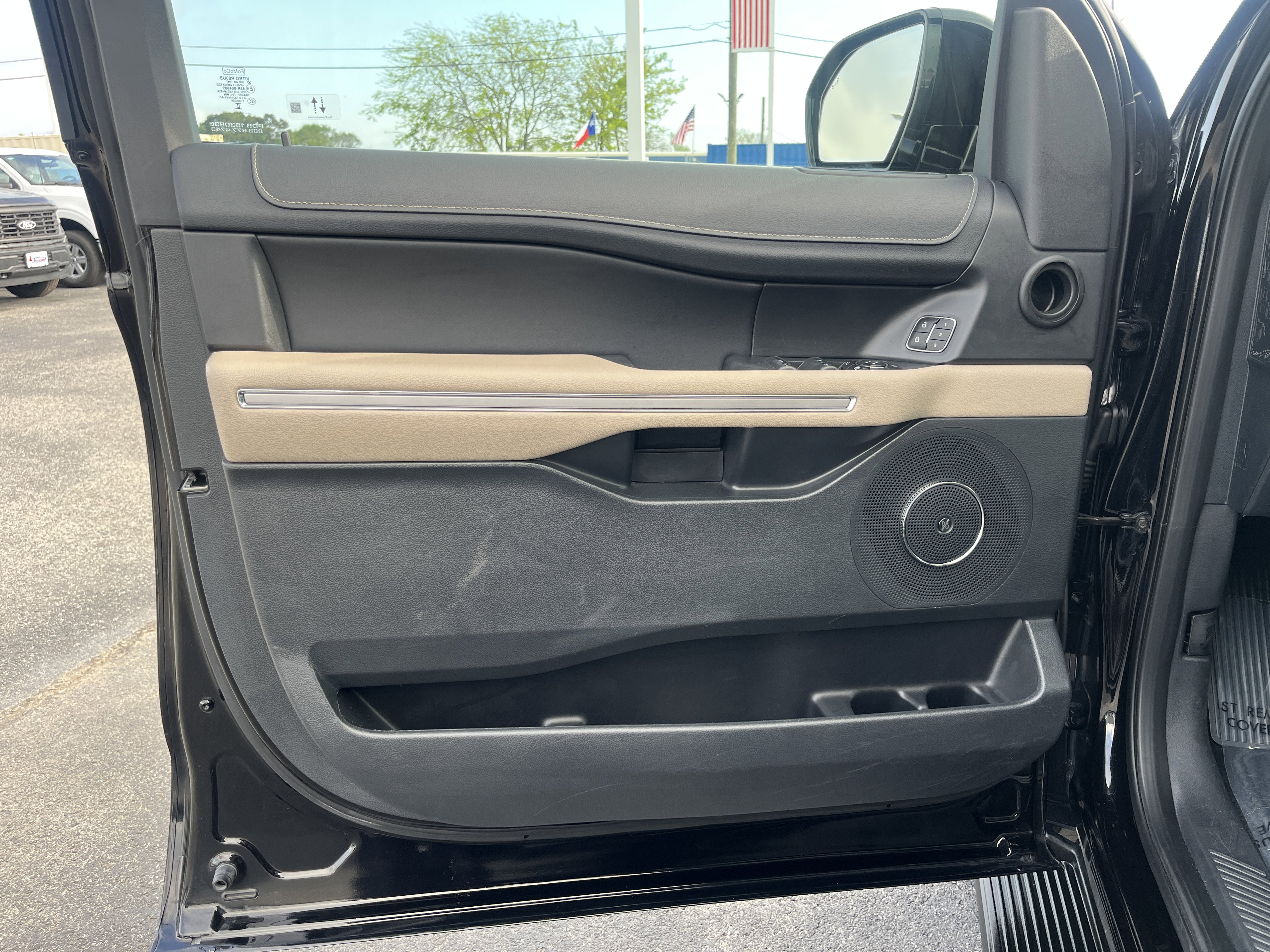 Used 2024 Ford Expedition Max Limited image 12